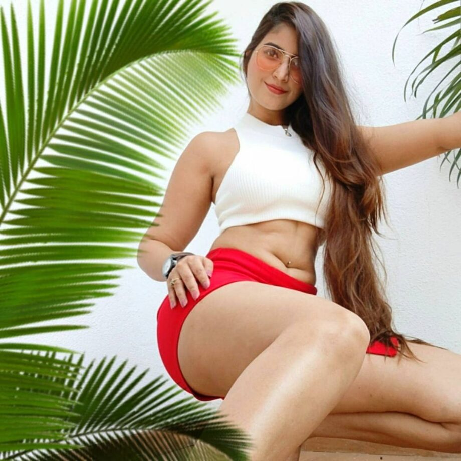 Gandii Baat Actress Jolly Bhatia’s Boldest Belly Curve Navel Moments That M...