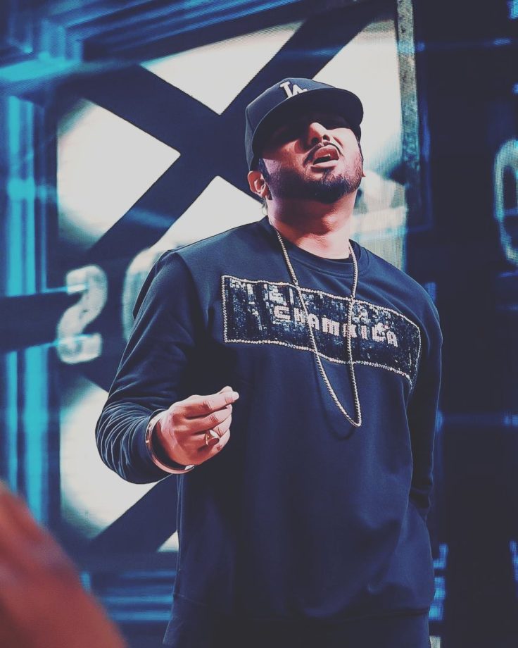 Raftaar Vs Honey Singh: Which Rapper Boy Looks Dazzling In Hip Hop Cap? 822627