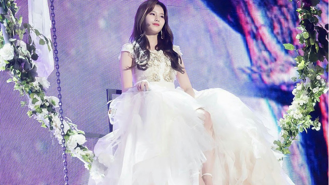 Snow White Beauty: Twice Sana's All-White Looks To Stand Out | IWMBuzz