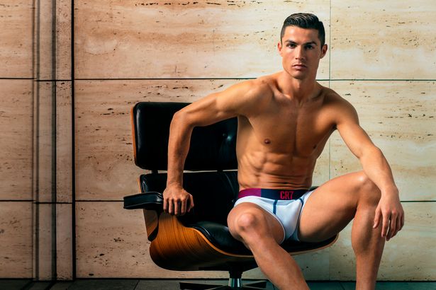 Cristiano Ronaldo Is The Attractive Man Alive: We Swear By This Style 793624