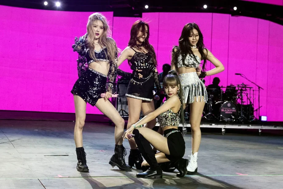 Blackpink’s Rose and Lisa’s Mini sequin skirts will make you go partying, have a look! 866525