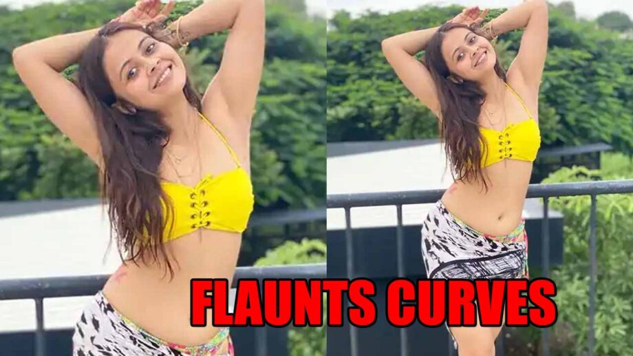 Bahu Bani Babe: Devoleena Bhattacharjee flaunts her curves as she dances in  a bikini; netizens have the hilarious funny reactions | IWMBuzz