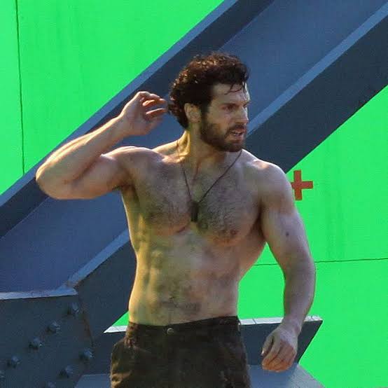 Hollywood Actor Henry Cavill's Shirtless Photos Will Make You Sweat ...