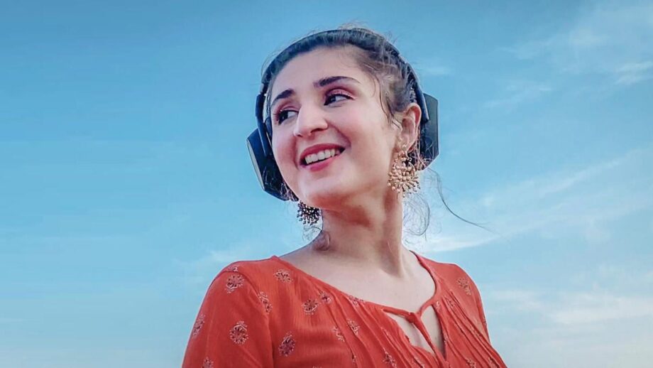 Loads of Cuteness of Dhvani Bhanushali will make you fall in love with her!