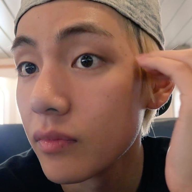The King of Visuals: 7 Times Kim Taehyung AKA V went Without Makeup, See here 847132