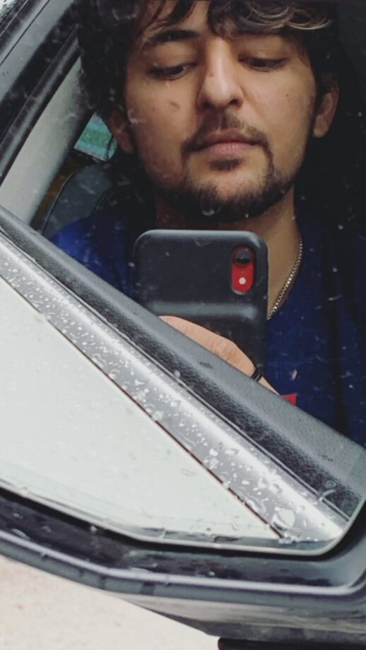 The Selfie King: 5 Times Darshan Raval Showed us how to Slay the Perfect Selfie, Take Cues 793872