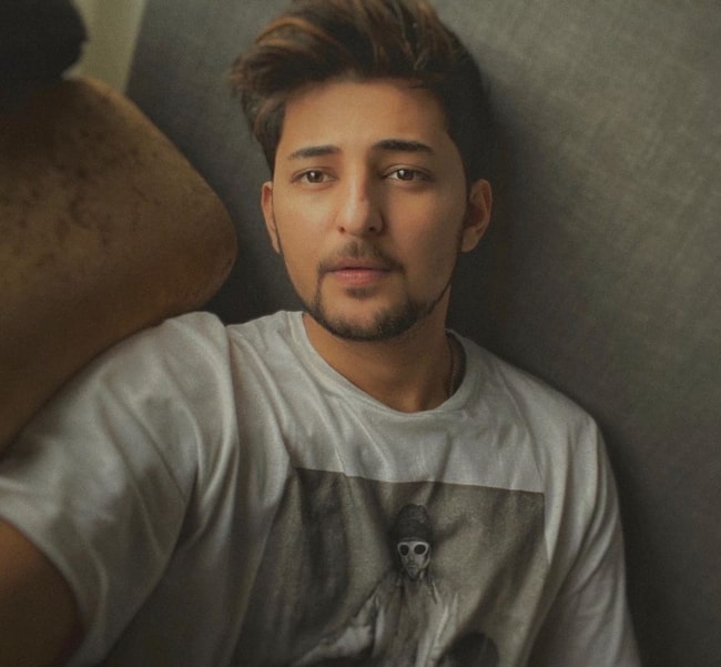 The Selfie King: 5 Times Darshan Raval Showed us how to Slay the Perfect Selfie, Take Cues 793873