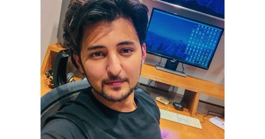 The Selfie King: 5 Times Darshan Raval Showed us how to Slay the Perfect Selfie, Take Cues 793876
