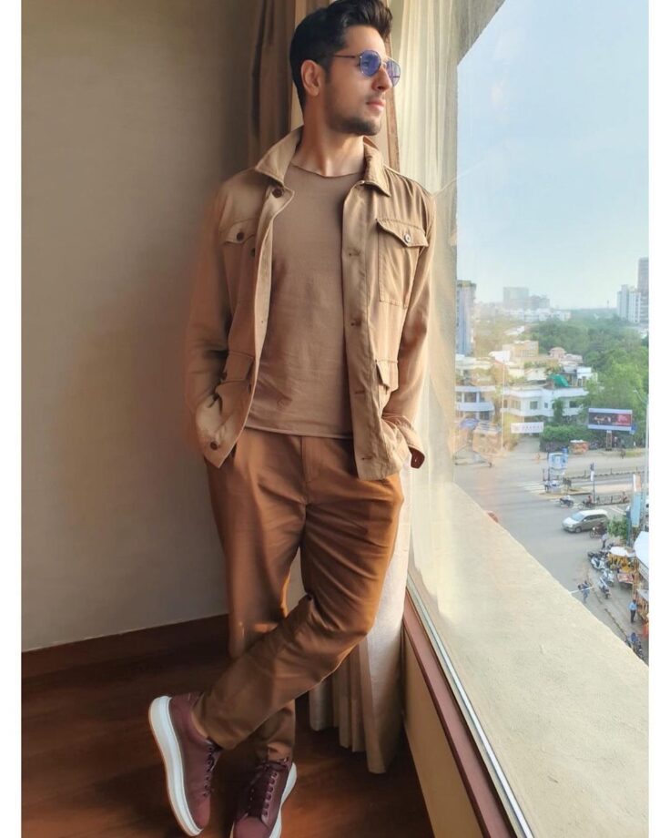 5 Drool-Worthy Looks Of Shershaah Fame Sidharth Malhotra; From Color ...