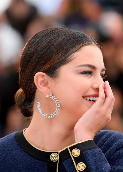 Makeup Goals: Get Date Night Ready With Selena Gomez’s Perfect Makeup Looks - 3