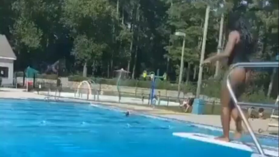 A Woman Somersaults Into The Pool And Sends Her Wig Flying Into The Air; Netizens Have Hilarious Reactions 466024