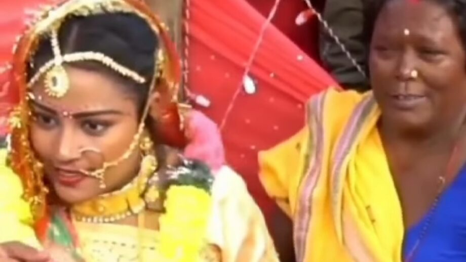 Dulhan Ka Thappad! Bride Slaps Groom And Panditji For Chewing Tobacco During Wedding Ceremony; Netizens Are Having A Good Time Watching This Hilarious Video 467377