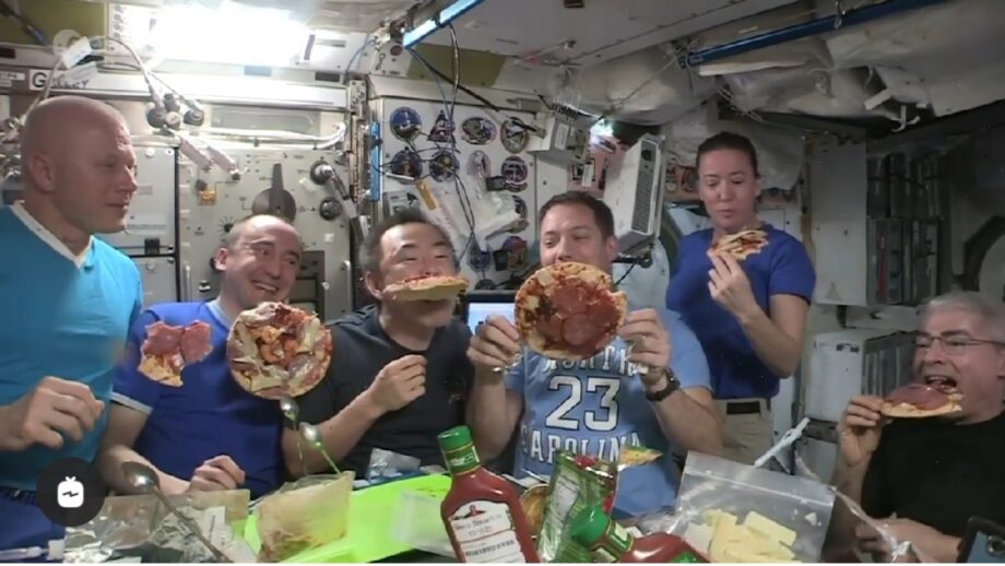 Let's Chill: Astronauts Enjoy ‘Floating Pizza Night’ At International Space Station, Netizens Left Amazed 470973