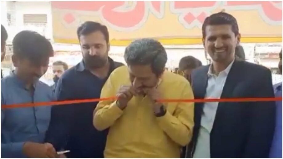 Watch: Pakistani Minister Has A Hilarious Way Of Cutting A Ribbon That Will  Surely Amuse You | IWMBuzz