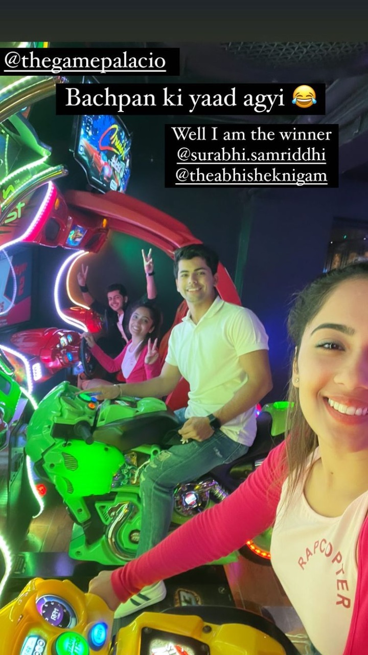 Aladdin Swag: Siddharth Nigam caught on camera chilling with hot sibling  duo of Surabhi-Samriddhi, Ashi Singh shares a video with angry, scary  expressions | IWMBuzz