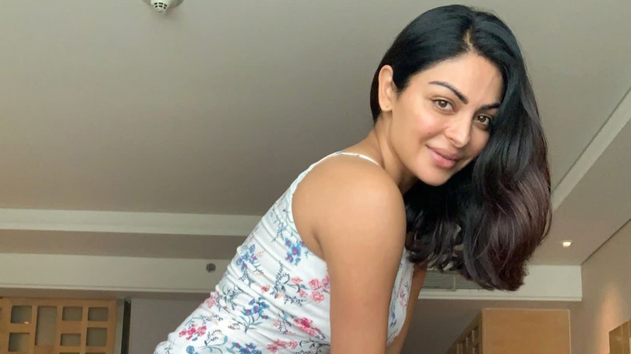 Punjabi fame Neeru Bajwa Once Worked As Background Dancer In Bollywood:  Know More | IWMBuzz