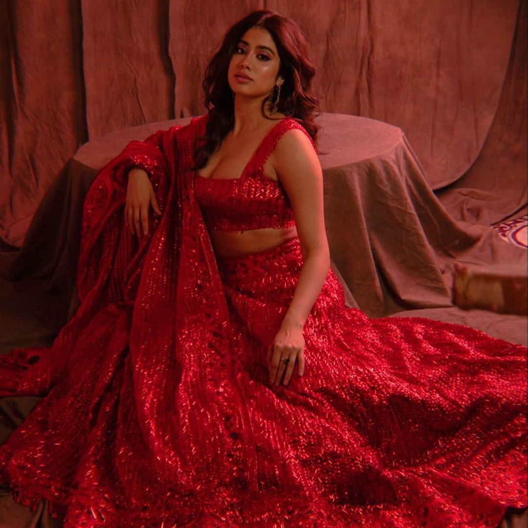 Janhvi Kapoor Red Saree: Janhvi Kapoor Says 'Seasons Greetings' Wrapped In  Red Latex Dress | Times Now