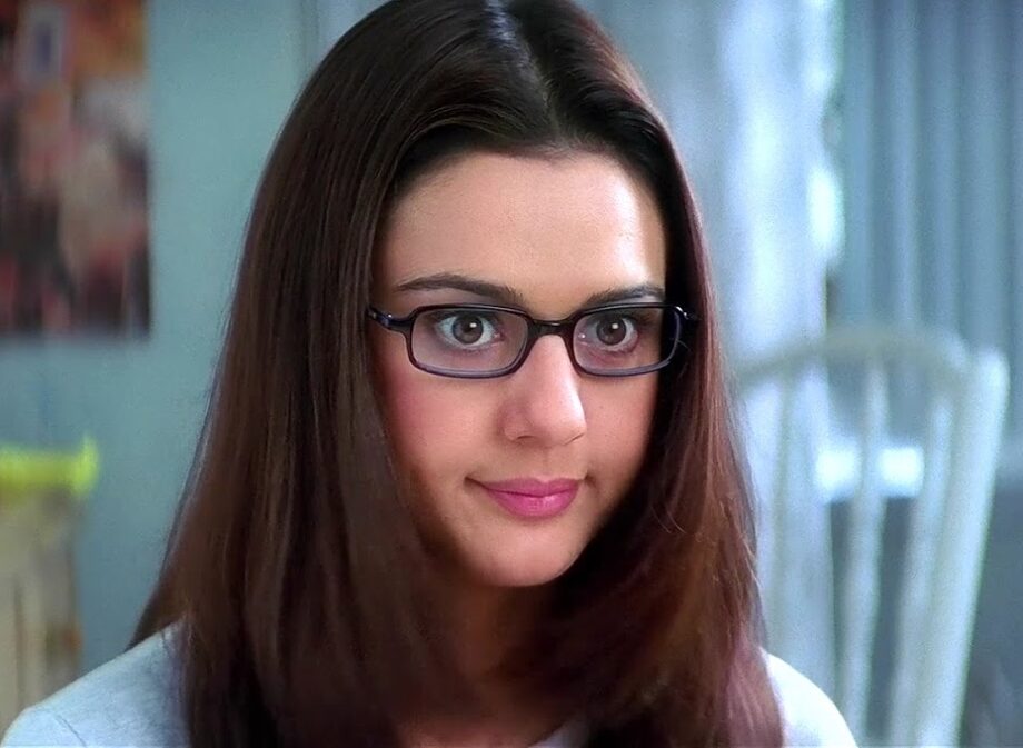 Blast From the Past! Accessories That Became An Instant HIT: Kajol Devgan's Hair Bands From Kuch Kuch Hota Hai To Preity Zinta's Black Frames From Kal Ho Na Ho - 5