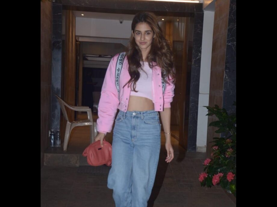 Celebrity Inspired Looks That Put Us In Weekend Mood: From Kareena Kapoor To Sonam Kapoor: Which One Of These You'd Want To Try This Weekend? - 4