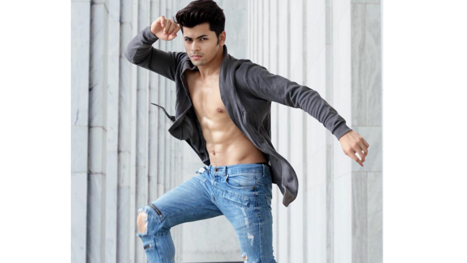 Siddharth Nigam Adding Oomph To The Fashion Factor In Dazzling Shoes 497852