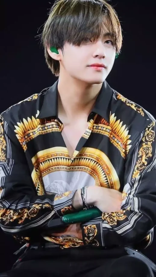 Pure Fashionista! BTS V Has The Best Uber Cool Printed Shirts, Yay/Nay? 839913