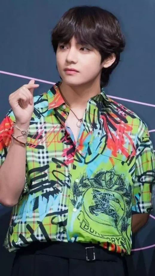 Pure Fashionista! BTS V Has The Best Uber Cool Printed Shirts, Yay/Nay? 839910