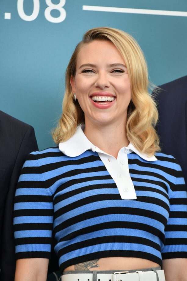 Attending A Cocktail Party? Bookmark Scarlett Johansson’s Body-Hugging Crop Top To Look Like a Bombshell - 0