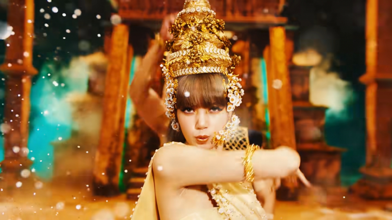 Blackpink Lisa: The K-pop sensation amazes Thai Fans with Cultural Attire |  IWMBuzz