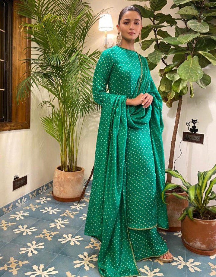 Kriti Sanon To Kiara Advani: Celeb-Inspired Green Ethnic Outfit To Slay A Hot Wedding Guest Look - 1
