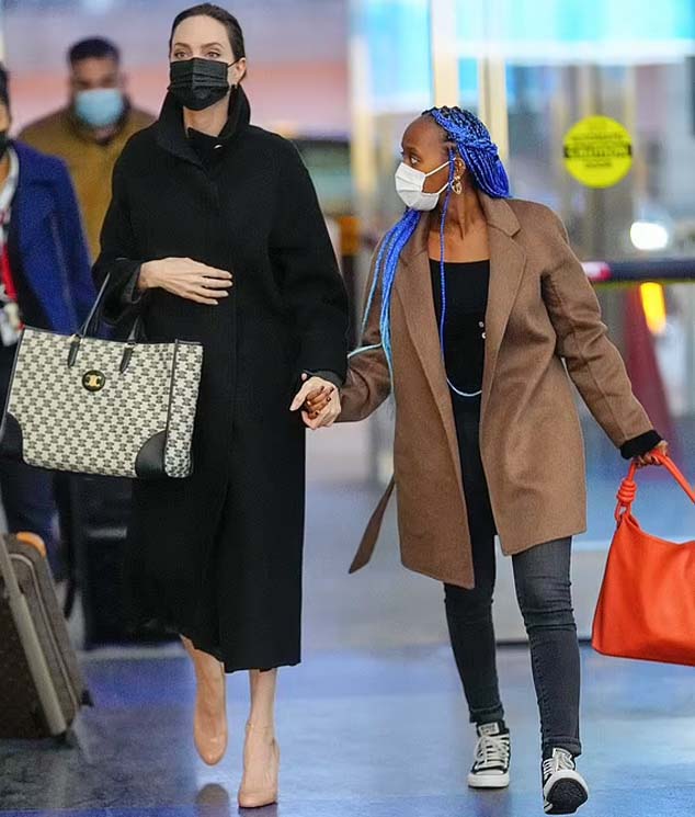 OOTD: Angelina Jolie And Daughter Zahara Walk The New York Streets In Style! See Pics - 0