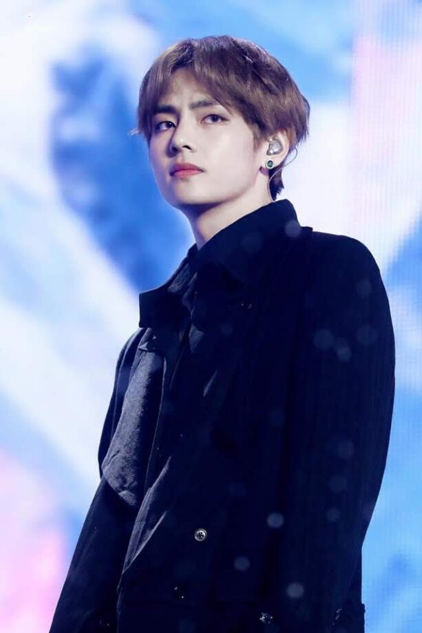 Here Are 5 Pictures That Show Kim Taehyung Is Wallpaper Worthy | IWMBuzz