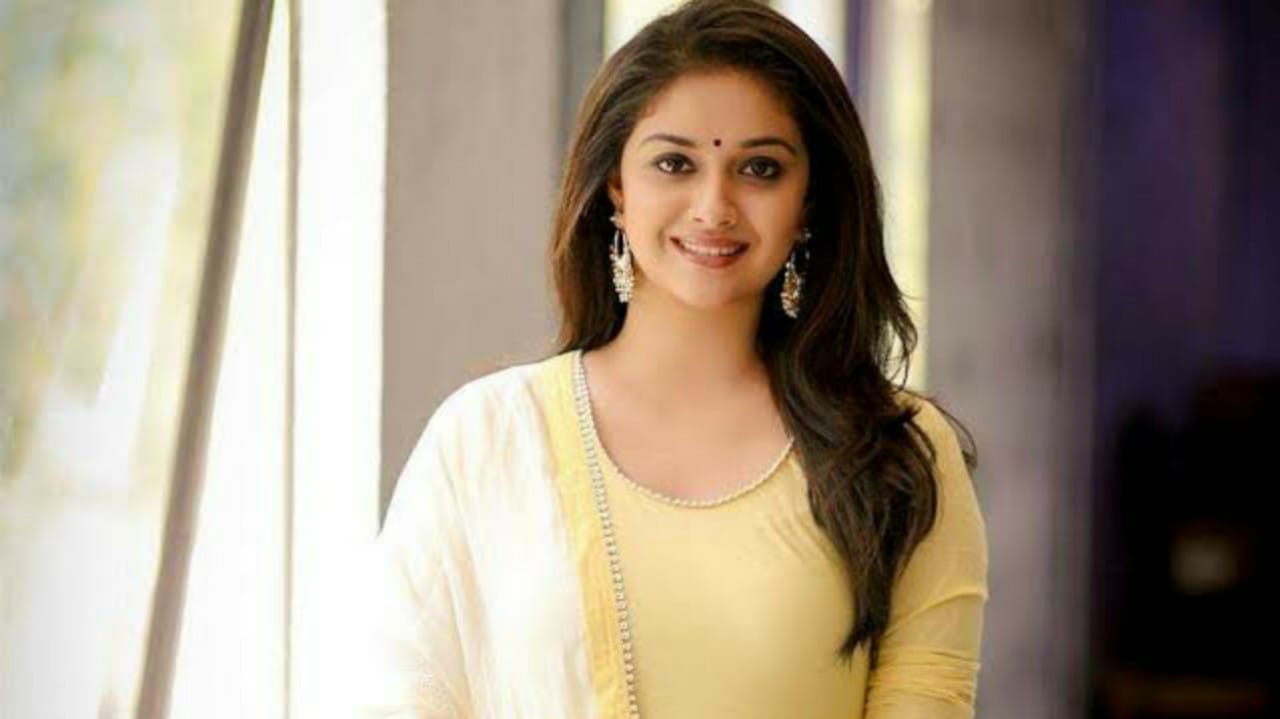 Shocking! Keerthy Suresh Rejected Two Blockbuster Films Just To Work With  This Superstar, Take A Look | IWMBuzz