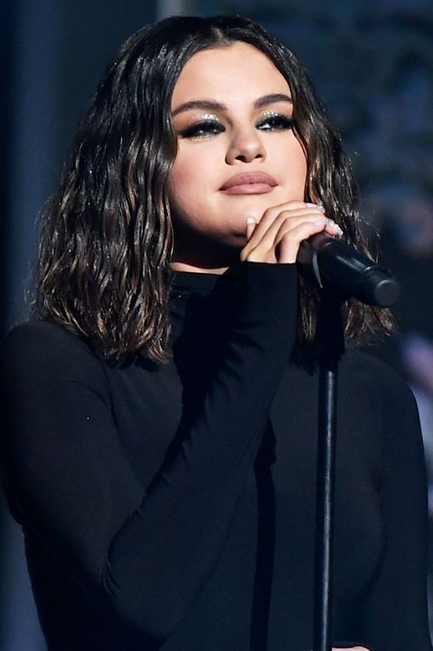 Take Inspiration On How To Style Textured Hair Like Selena Gomez: Her Hair  Game Is Always On Point | IWMBuzz