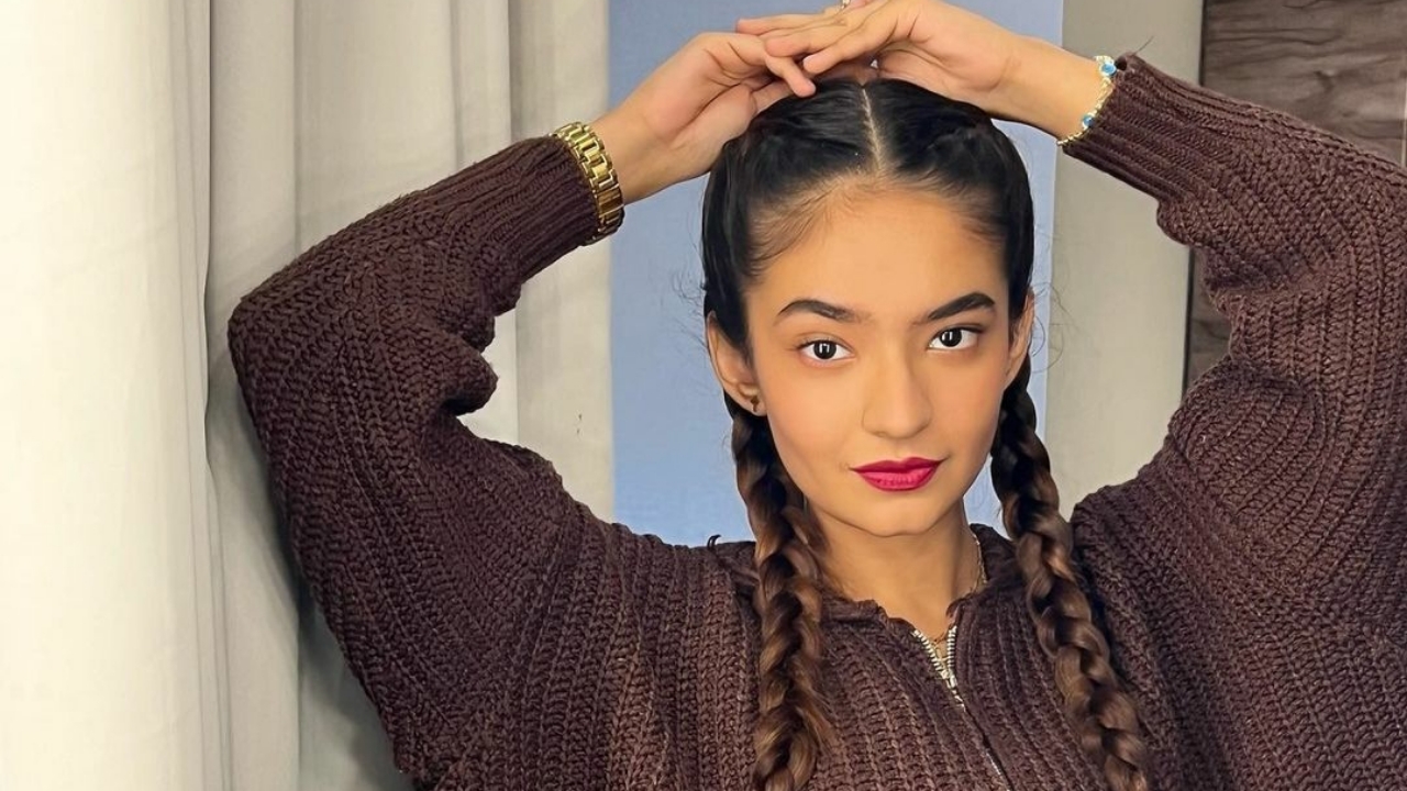 Anushka Sen's Different Braided Hairstyles To Try For College Students |  IWMBuzz