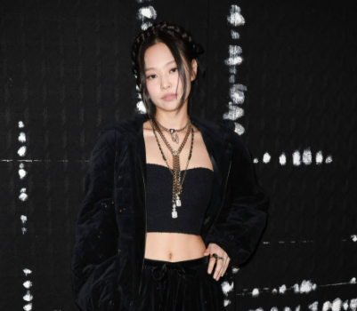 Blackpink Jennie Looks Glamorous As She Styles Her Looks For Chanel’s ...