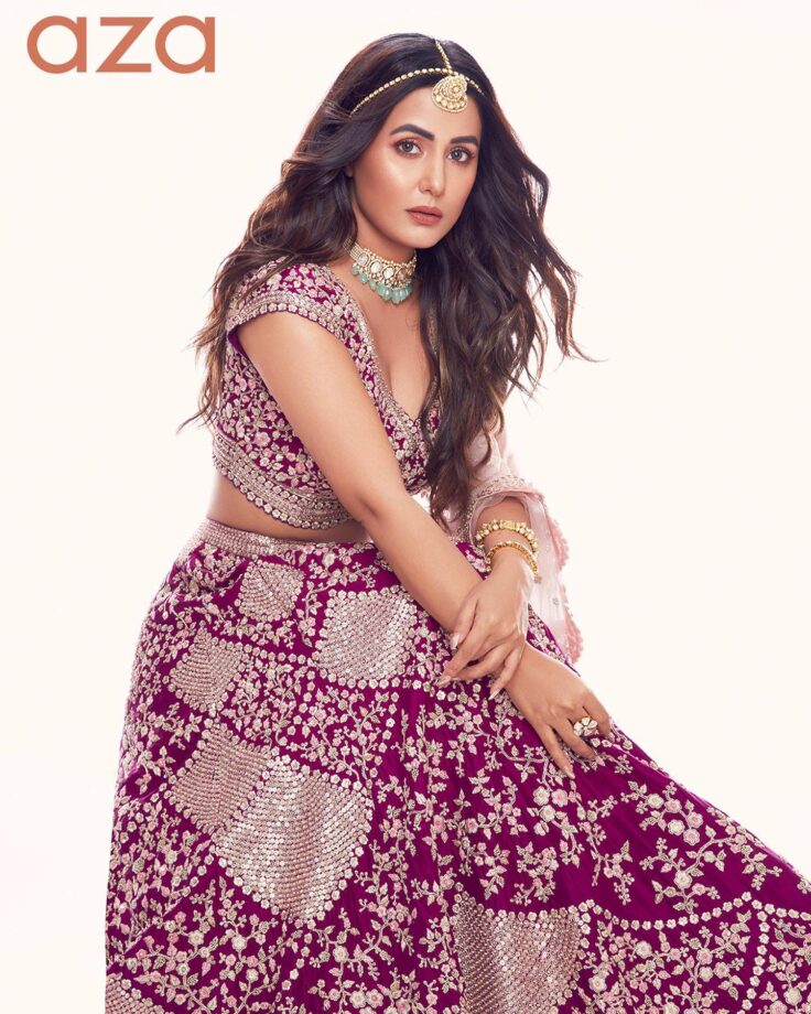 Desi Diva: Hina Khan looks resplendent in purple lehenga, Kushal Tandon comments 'Sunder' | IWMBuzz