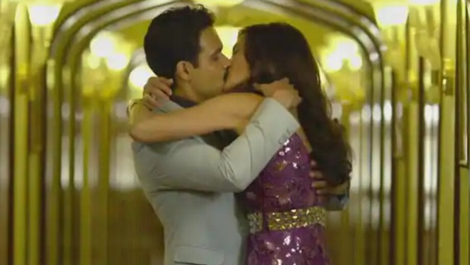 OOPS: BTS video of Emraan Hashmi and Nargis Fakhri's kissing scene goes viral, fans shocked seeing actor's reality 585155