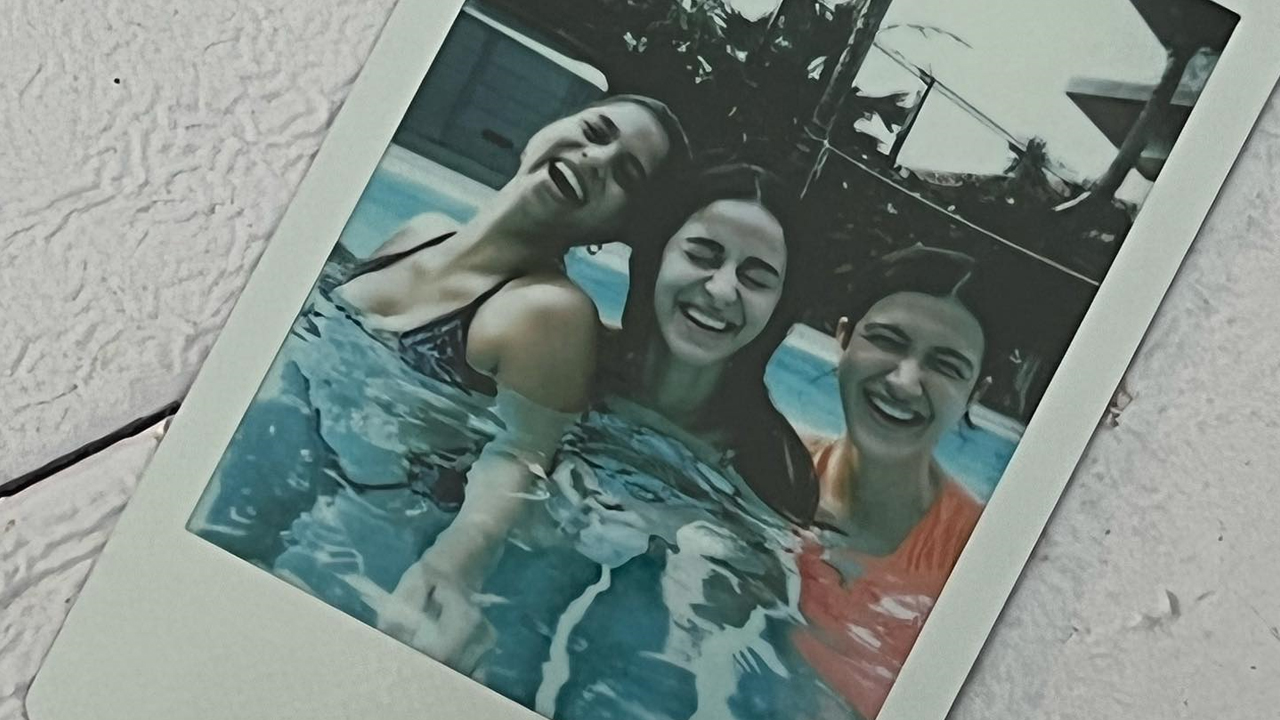 [Sexy Video] Ananya Panday, Suhana Khan and Shanaya Kapoor flip babes in bikini to have fun a ‘magical’ ladies’s day in pool |  MSN News