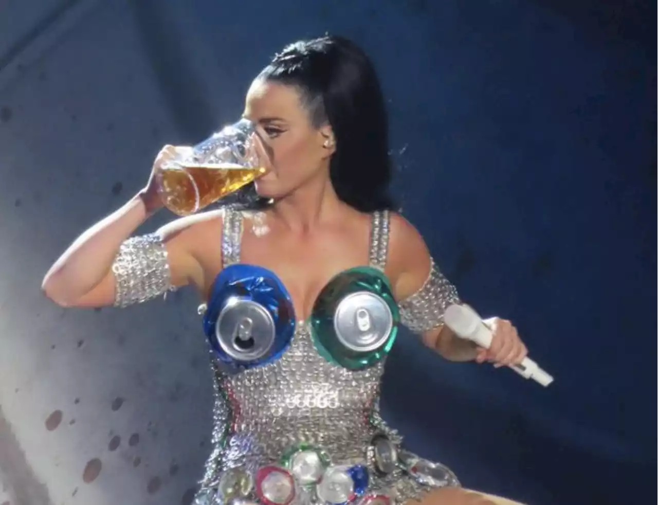 Throwback To The Time When Hollywood Singer Katy Perry Wore A Bra Made Of  Beer Cans In Public, See Viral Pics