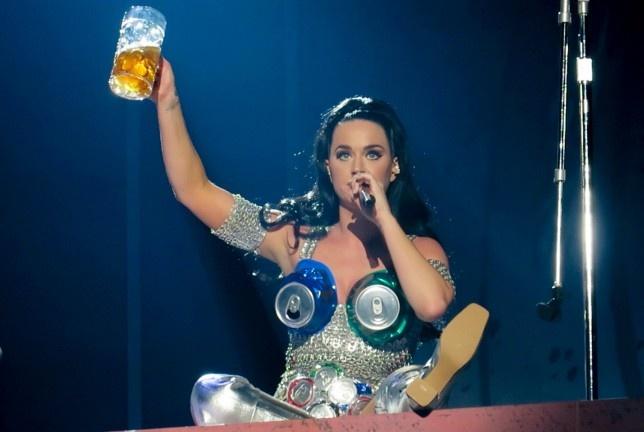 Throwback To The Time When Hollywood Singer Katy Perry Wore A Bra Made Of  Beer Cans In Public, See Viral Pics