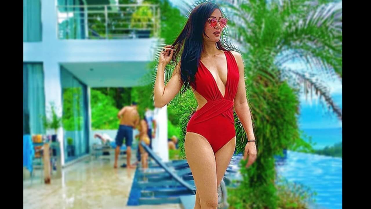 Vidisha Srivastava aka Gori Ma'am turns water girl, swamps in red bikini |  IWMBuzz