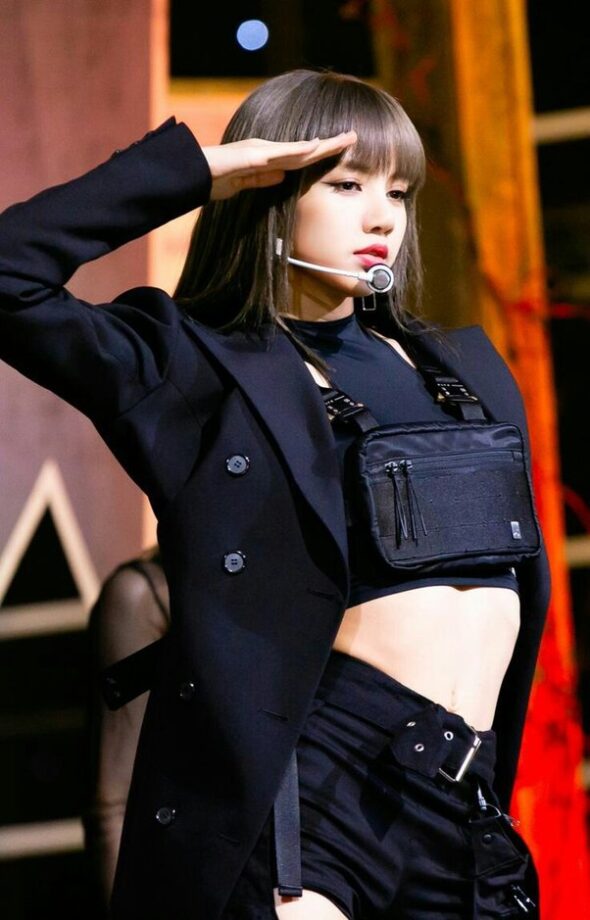 Blackpink’s Lisa Vs Twice’s Jihyo, Who Has The Best Stage Outfit Collection? - 1