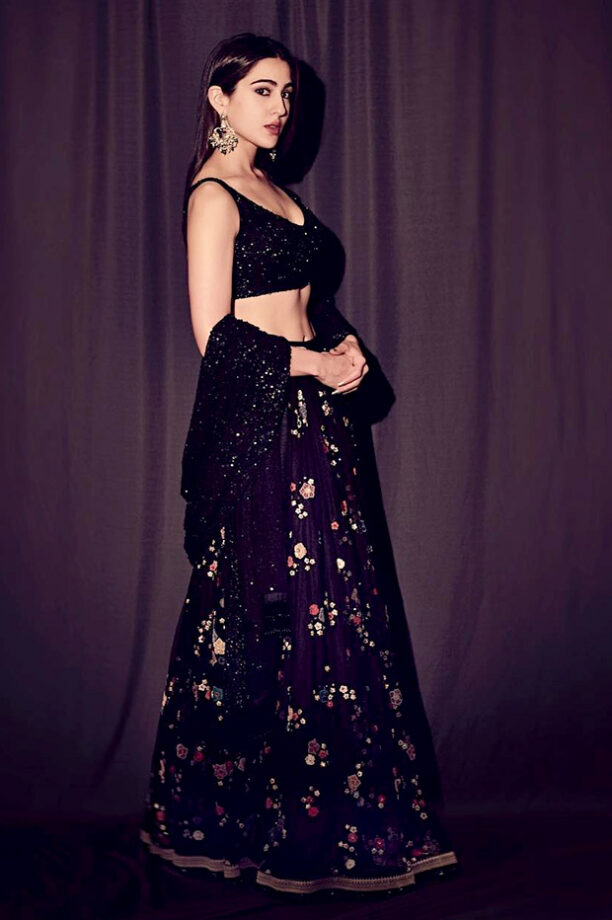 Anushka Sharma In This Sabyasachi Outfit Looks Gorgeous Beyond Words!