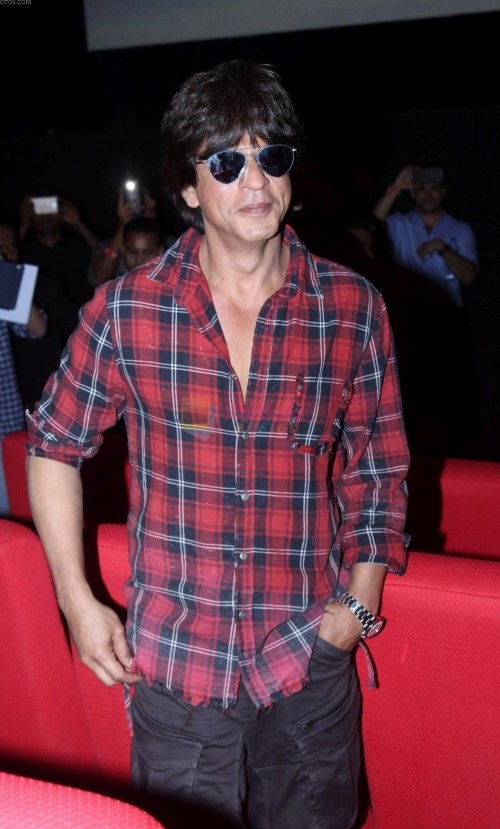 Get Shah Rukh Khan's Casual Look With Chequered Shirts | IWMBuzz