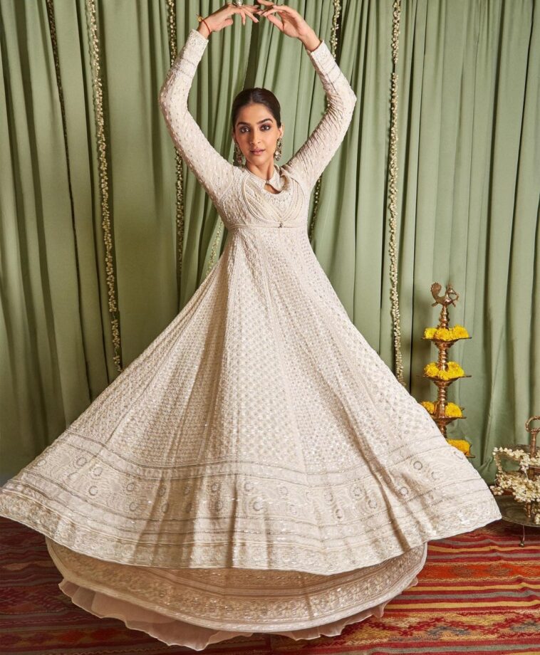 Learn How To Incorporate Ivory In Your Ethnic Wear Like Sonam