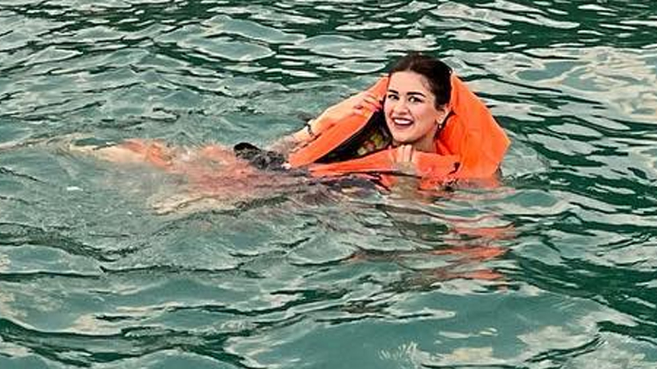 Beautiful experience: Avneet Kaur tries out exciting water sports ...