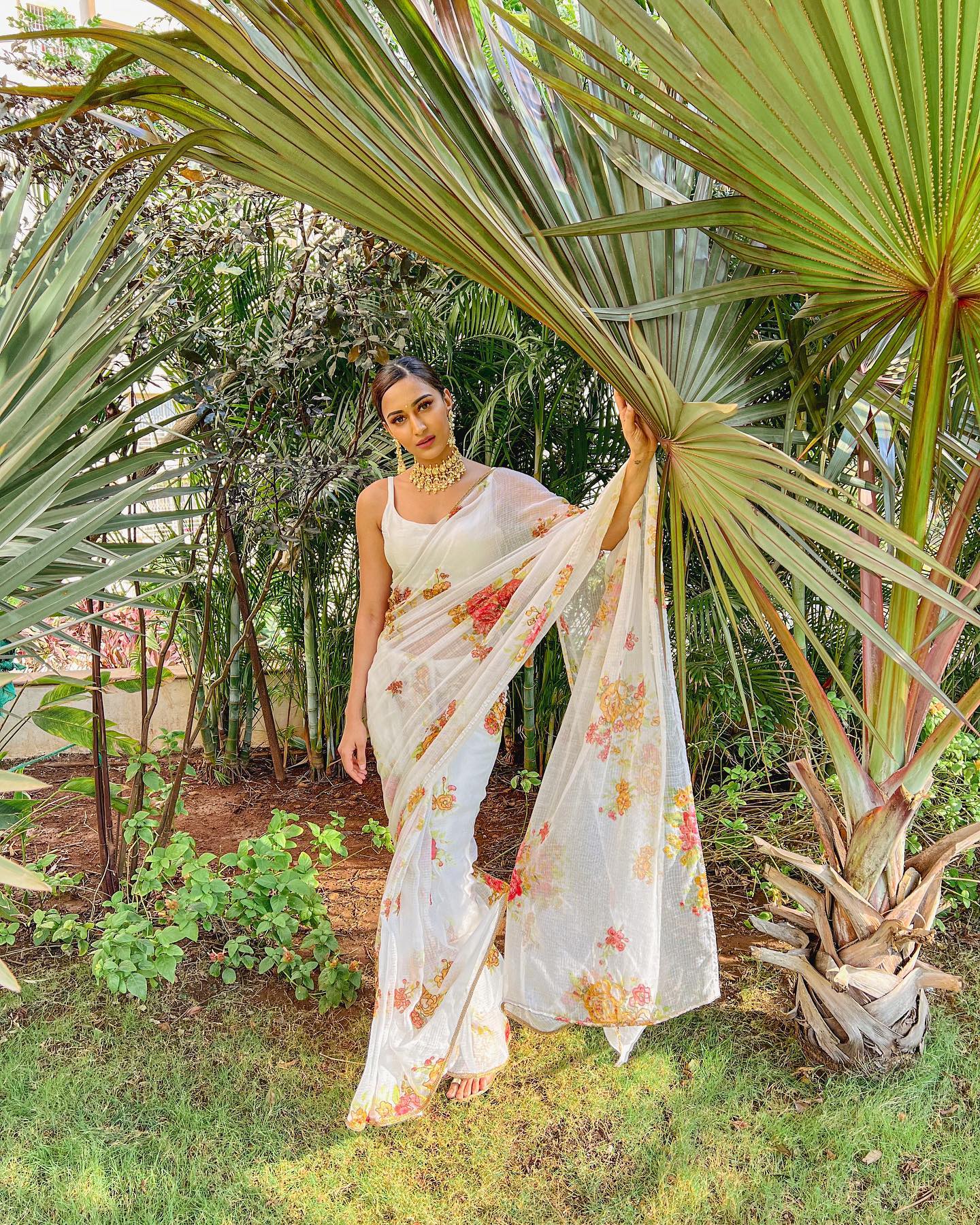 https://www.iwmbuzz.com/wp-content/uploads/2022/05/dazzling-beauty-erica-fernandes-burns-hearts-in-white-transparent-saree-parth-samthaan-talks-about-deep-feelings.jpg