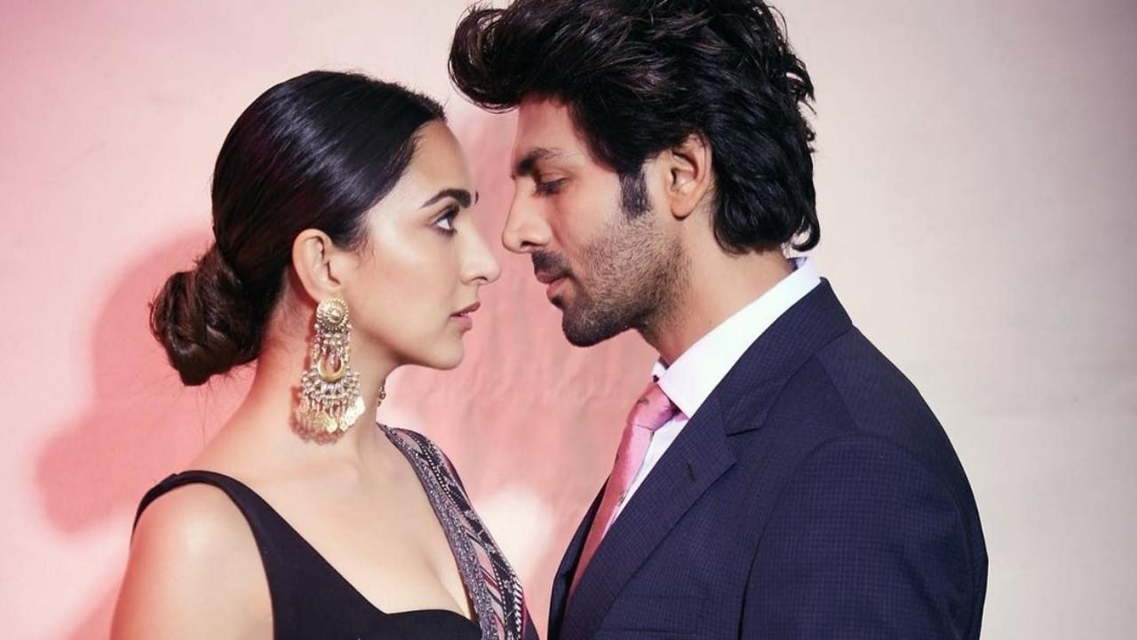 Trending: Ahead of Bhool Bhulaiyaa 2 release, Kartik Aaryan and Kiara Advani  get lost in each other's romantic eyes | IWMBuzz