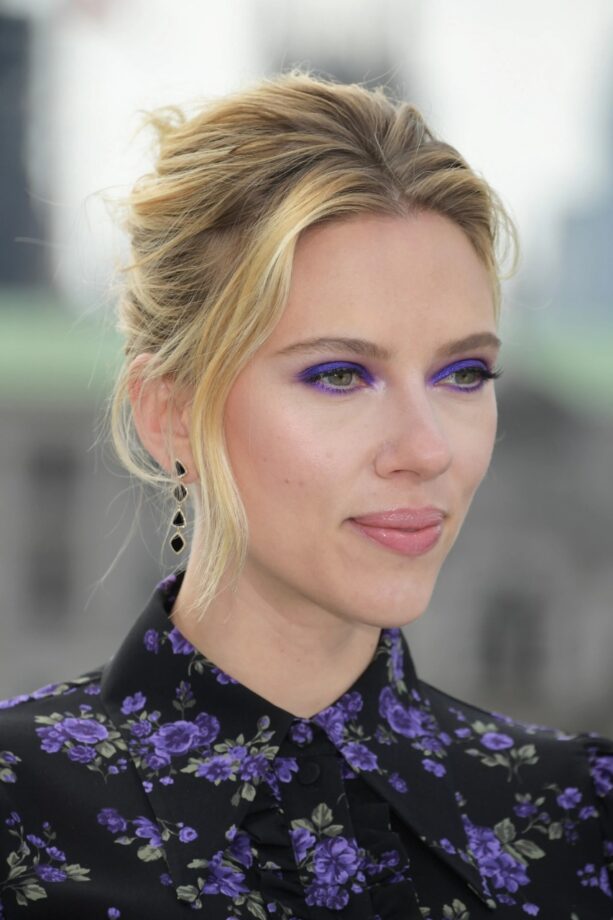How To Achieve Scarlett Johansson's Stunning Cheekbones? - 2