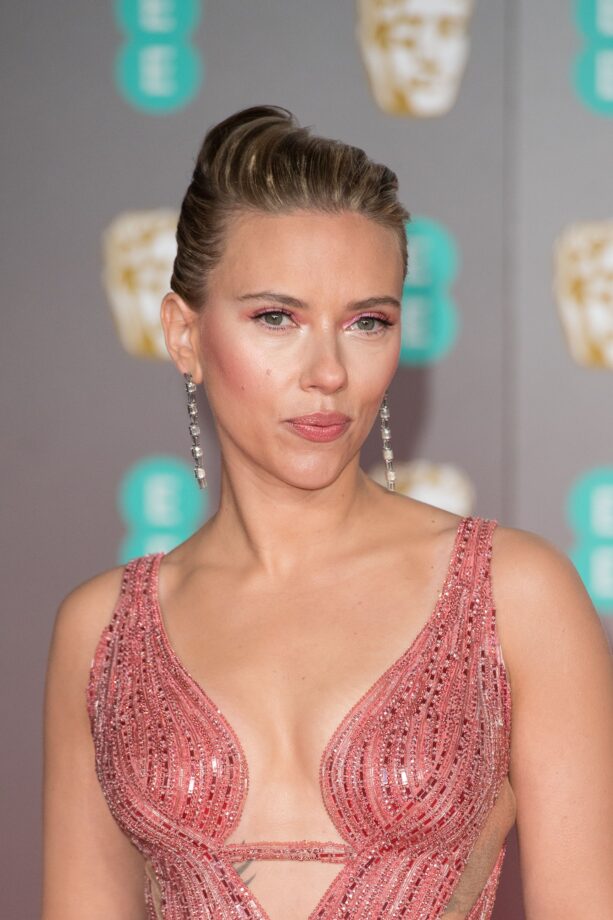 How To Achieve Scarlett Johansson's Stunning Cheekbones? - 0